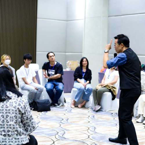 NLP วิชาชีวิตพิชิตความสำเร็จ รุ่น 45 หัวข้อ ภาษากายเชิงบวกมีผลต่อสารเคมีในสมอง / การปรับสภาวะอารมณ์เชิงบวก 4 อารมณ์ / เรียนรู้ที่มาของพฤติกรรมมนุษย์ / เรียนรู้ Mind Set เพื่อชีวิตมีความสุข / กิจกรรมหยดหมึก / สัมพันธภาพที่ดีเริ่มที่คนคนเดียว / เรียนรู้คน 4 ประเภท ( V A K Ad) / Process 2NE1 ย้อนเวลาบำบัด / ฝึกการสร้างสัมพันธภาพ (RAPPORT) 