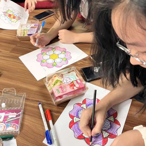 Mindfulness Art พาใจกลับบ้านด้วยสีสันและลายเส้น หัวข้อ รู้จักตนเองผ่านการระบายสี Mandala / ออกแบบ Nature Mandala / วาดลายเส้น / รวมลายเส้น / Mandala of my life / Our Mandala / inspired by the Zentangle method นิสิตคณะแพทยศาสตร์ จุฬาลงกรณ์มหาวิทยาลัย