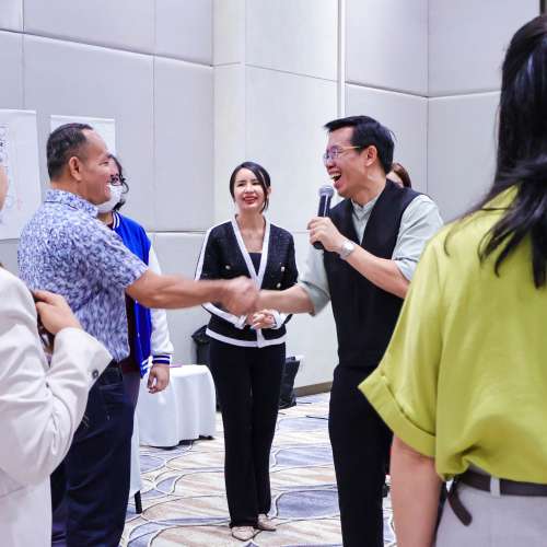 NLP วิชาชีวิตพิชิตความสำเร็จ รุ่น 47 หัวข้อ ภาษากายเชิงบวกมีผลต่อสารเคมีในสมอง / การปรับสภาวะอารมณ์เชิงบวก 4 อารมณ์ / เรียนรู้ที่มาของพฤติกรรมมนุษย์ / เรียนรู้ Mind Set เพื่อชีวิตมีความสุข / กิจกรรมหยดหมึก / สัมพันธภาพที่ดีเริ่มที่คนคนเดียว / เรียนรู้คน 4 ประเภท ( V A K Ad) / Process 2NE1 ย้อนเวลาบำบัด / ฝึกการสร้างสัมพันธภาพ (RAPPORT) 