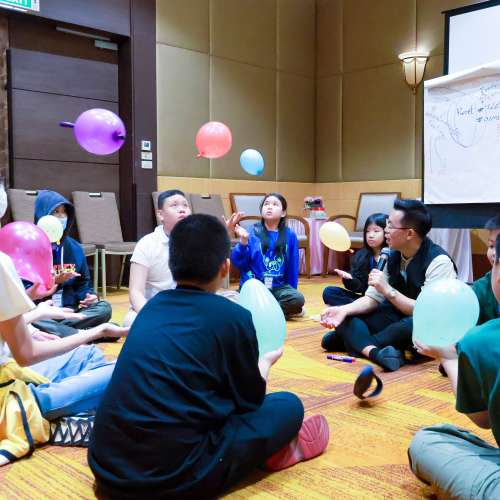 NLP สำหรับเด็ก รุ่น 24 หัวข้อ เกมส์ละลายพฤติกรรม / สร้างกฎ Cone of Learning / กิจกรรม point c / เข้าใจจิตสำนึก / ฝึกการสื่อสารกับตัวเอง / วงล้อชีวิต 6 ด้าน / กิจกรรมปรับมุมมอง / เรียนรู้ Eye Pattern / เทคนิคเพิ่มความจำ / การจัดการเสียงในหัว 