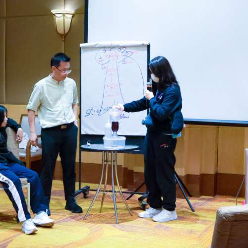 NLP สำหรับเด็ก รุ่น 24 หัวข้อ เกมส์ละลายพฤติกรรม / สร้างกฎ Cone of Learning / กิจกรรม point c / เข้าใจจิตสำนึก / ฝึกการสื่อสารกับตัวเอง / วงล้อชีวิต 6 ด้าน / กิจกรรมปรับมุมมอง / เรียนรู้ Eye Pattern / เทคนิคเพิ่มความจำ / การจัดการเสียงในหัว 