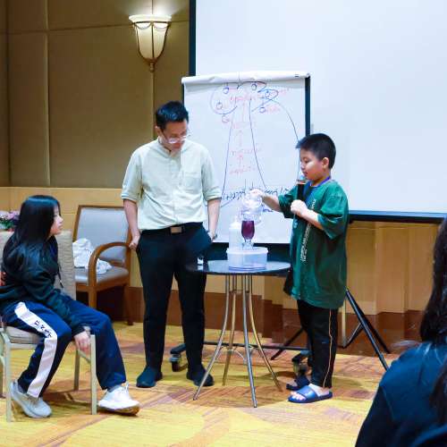 NLP สำหรับเด็ก รุ่น 24 หัวข้อ เกมส์ละลายพฤติกรรม / สร้างกฎ Cone of Learning / กิจกรรม point c / เข้าใจจิตสำนึก / ฝึกการสื่อสารกับตัวเอง / วงล้อชีวิต 6 ด้าน / กิจกรรมปรับมุมมอง / เรียนรู้ Eye Pattern / เทคนิคเพิ่มความจำ / การจัดการเสียงในหัว 